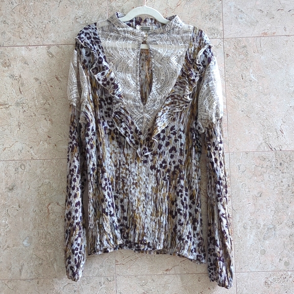 Gimmicks by BKE cheetah top - Picture 1 of 4